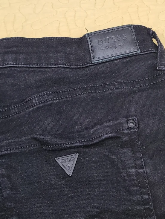 GUESS Rose embroidered hi rise cuffed denim jean shorts size 30 - Picture 7 of 10